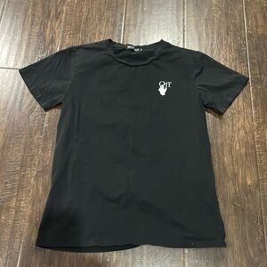 Off white sz medium black tee